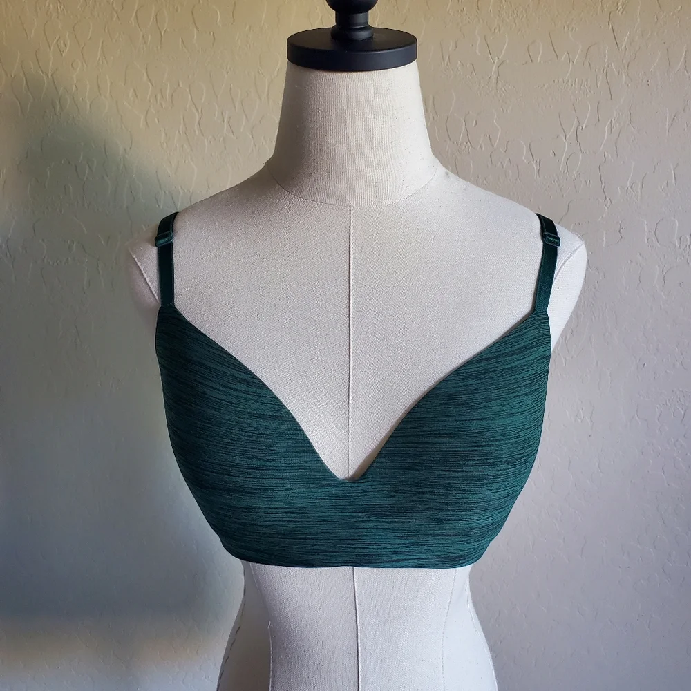Victoria's Secret No-wire Bra 34D‎